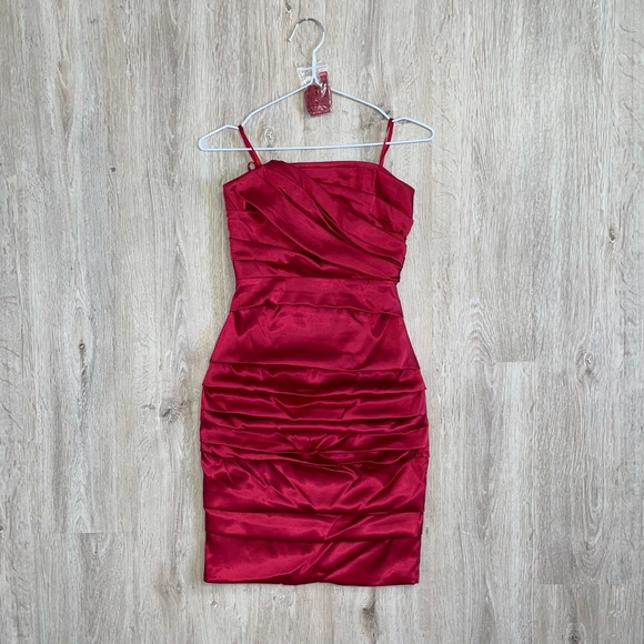 Le Chateau Red Strapless Dress 💃🏻 - Picture 1 of 6